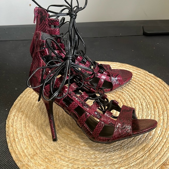 Club Couture Burgundy Animal Print Lace Up Gladiator Peep Toe Heel Size 8 - Picture 8 of 15